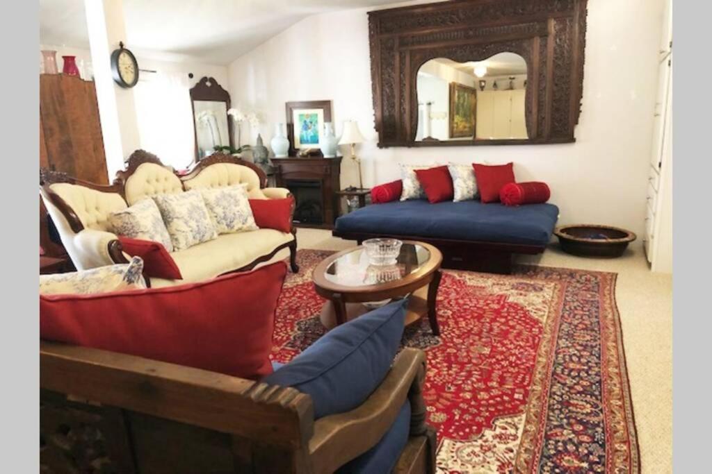 Elegant Spacious Private ~ Upscale *